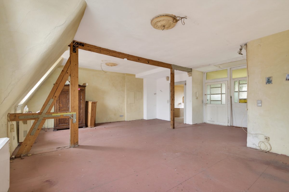 Immobilienangebot - Karlsruhe / Mühlburg - Wohnungen - Denkmalgeschützter Altbau mit Charakter – Zwei Wohnungen zum Preis einer großzügigen Altbaufläche