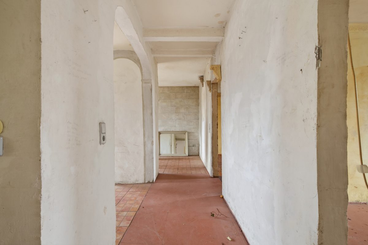 Immobilienangebot - Karlsruhe / Mühlburg - Wohnungen - Denkmalgeschützter Altbau mit Charakter – Zwei Wohnungen zum Preis einer großzügigen Altbaufläche