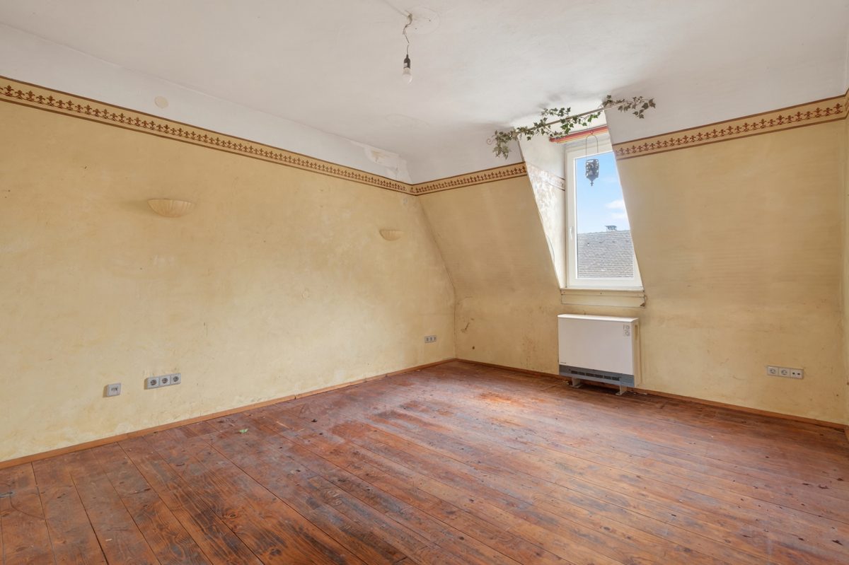 Immobilienangebot - Karlsruhe / Mühlburg - Wohnungen - Denkmalgeschützter Altbau mit Charakter – Zwei Wohnungen zum Preis einer großzügigen Altbaufläche