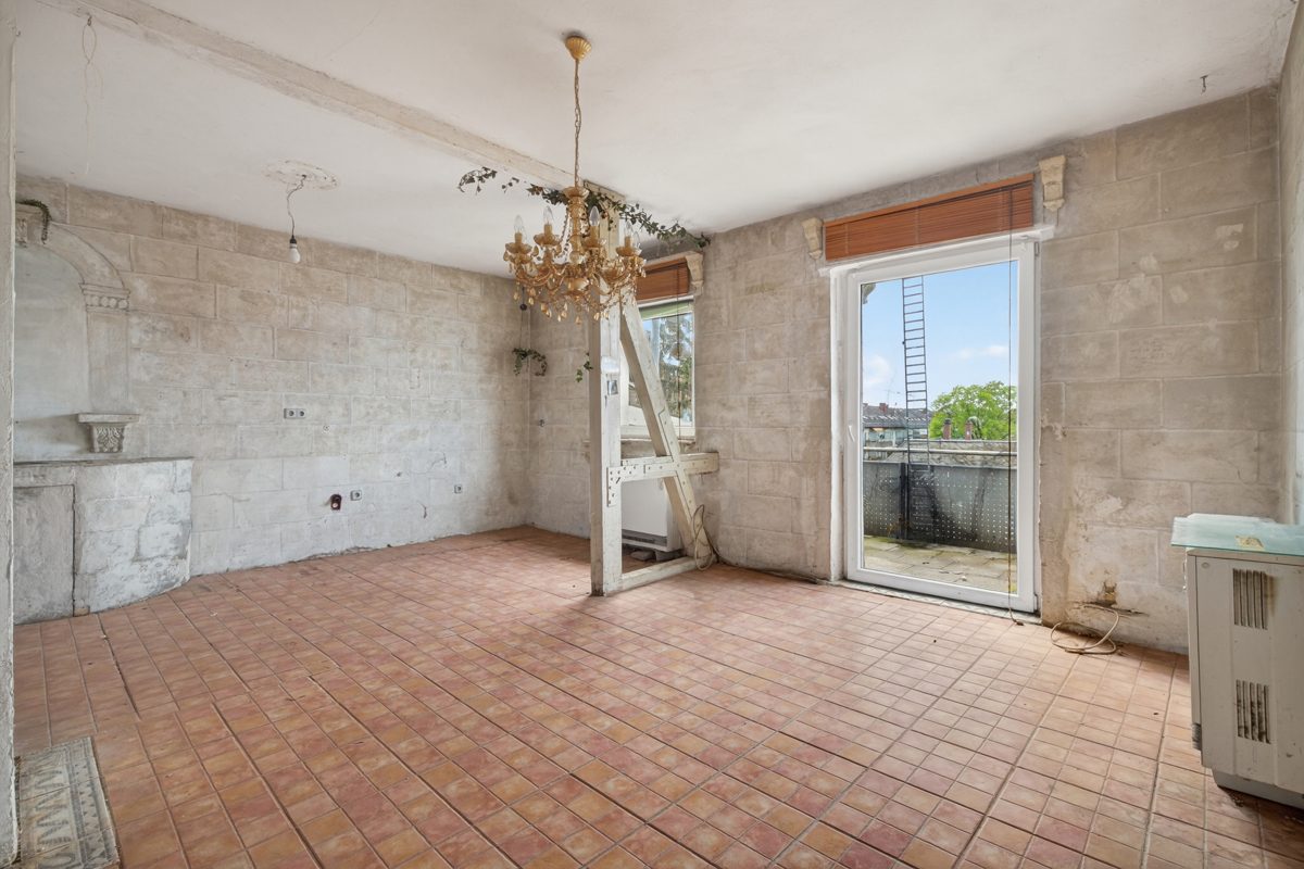 Immobilienangebot - Karlsruhe / Mühlburg - Wohnungen - Denkmalgeschützter Altbau mit Charakter – Zwei Wohnungen zum Preis einer großzügigen Altbaufläche