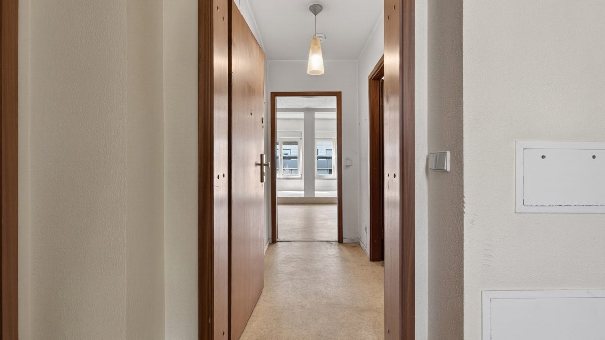 Immobilienangebot - Karlsruhe / Südweststadt - Wohnungen - Gut nutzbare Stadtwohnung mit Büro, Tiefgaragenstellplatz und Potenzial