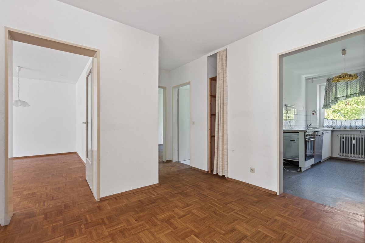 Flur Immobilienangebot - Karlsruhe / Bergwald - Wohnungen - Wohnqualität im Grünen: Helle Eigentumswohnung mit Balkon und Garage!