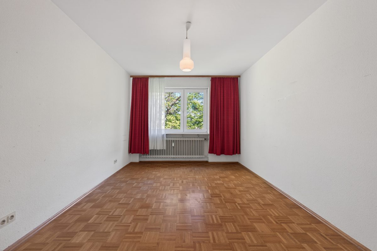 Zimmer 1 Immobilienangebot - Karlsruhe / Bergwald - Wohnungen - Wohnqualität im Grünen: Helle Eigentumswohnung mit Balkon und Garage!