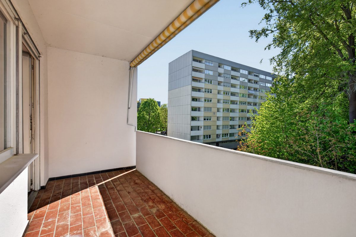 Balkon Ansicht 2 Immobilienangebot - Karlsruhe / Bergwald - Wohnungen - Wohnqualität im Grünen: Helle Eigentumswohnung mit Balkon und Garage!