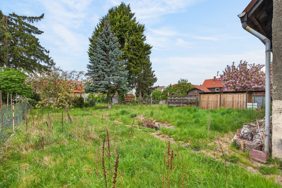 Garten Immobilienangebot - Linkenheim-Hochstetten / Hochstetten - Wohnen & Anlage - Projektimmobilie mit Zukunft: Entkerntes Einfamilienhaus mit großem Grundstück und Bauvoranfrage!