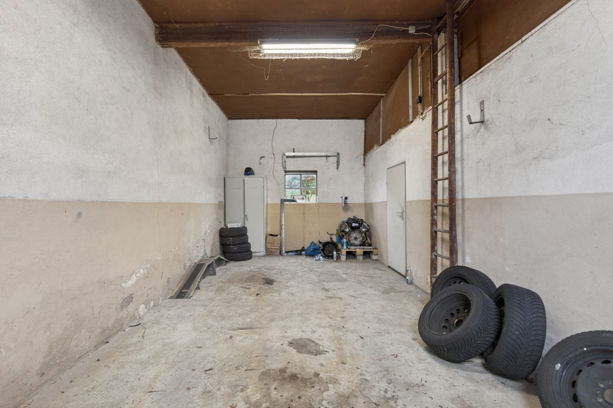 Scheune Immobilienangebot - Linkenheim-Hochstetten / Hochstetten - Wohnen & Anlage - Projektimmobilie mit Zukunft: Entkerntes Einfamilienhaus mit großem Grundstück und Bauvoranfrage!
