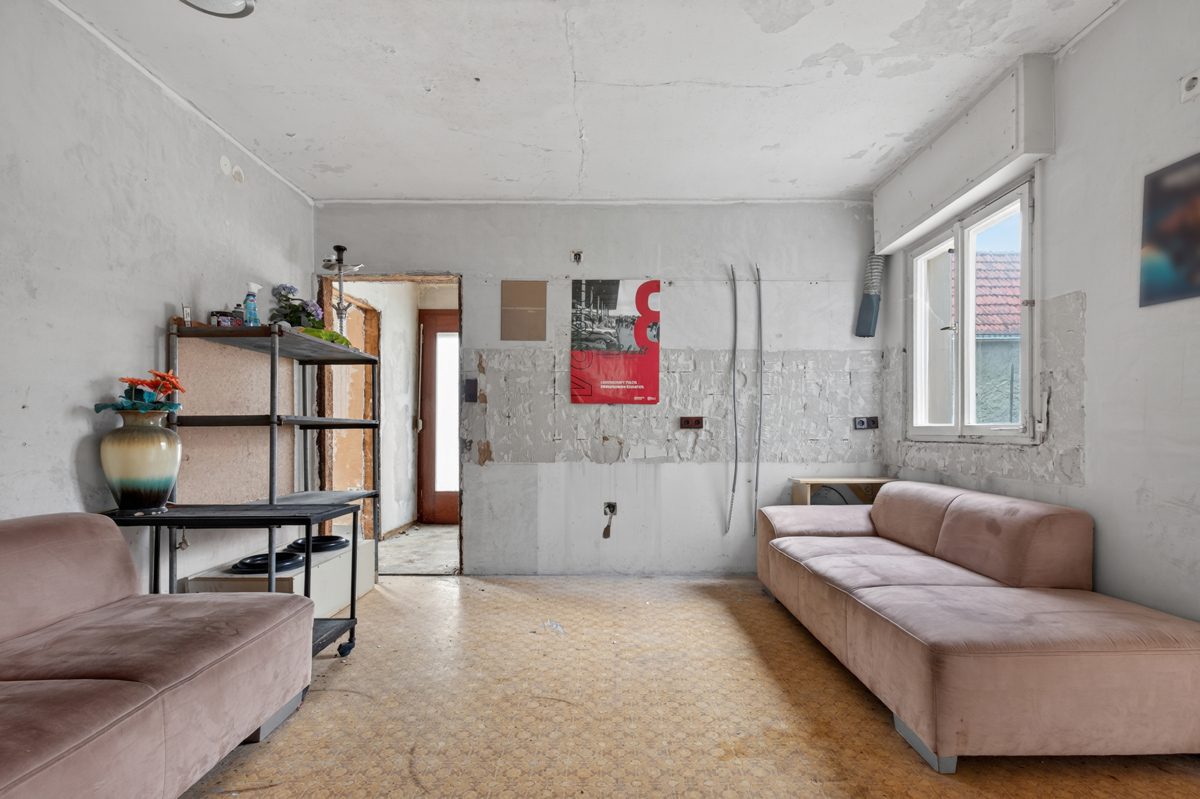 Küche Immobilienangebot - Linkenheim-Hochstetten / Hochstetten - Wohnen & Anlage - Projektimmobilie mit Zukunft: Entkerntes Einfamilienhaus mit großem Grundstück und Bauvoranfrage!