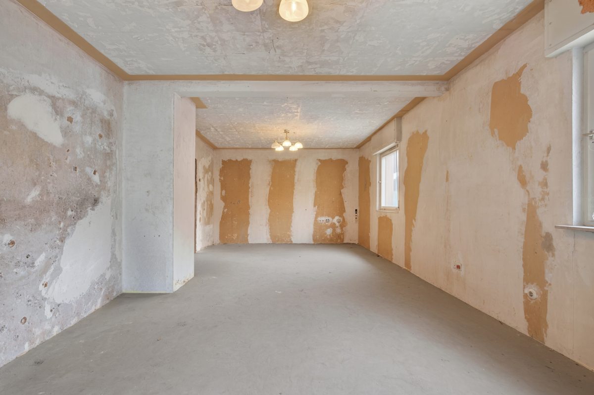 Zimmer Immobilienangebot - Linkenheim-Hochstetten / Hochstetten - Wohnen & Anlage - Projektimmobilie mit Zukunft: Entkerntes Einfamilienhaus mit großem Grundstück und Bauvoranfrage!