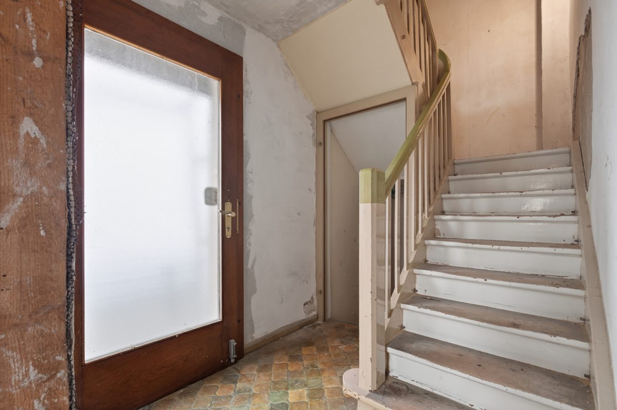Eingangsbereich Immobilienangebot - Linkenheim-Hochstetten / Hochstetten - Wohnen & Anlage - Projektimmobilie mit Zukunft: Entkerntes Einfamilienhaus mit großem Grundstück und Bauvoranfrage!