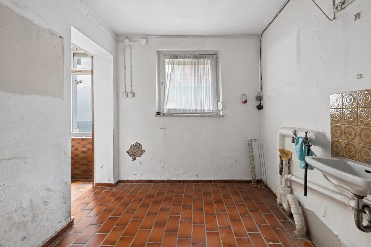 Raum Immobilienangebot - Linkenheim-Hochstetten / Hochstetten - Wohnen & Anlage - Projektimmobilie mit Zukunft: Entkerntes Einfamilienhaus mit großem Grundstück und Bauvoranfrage!