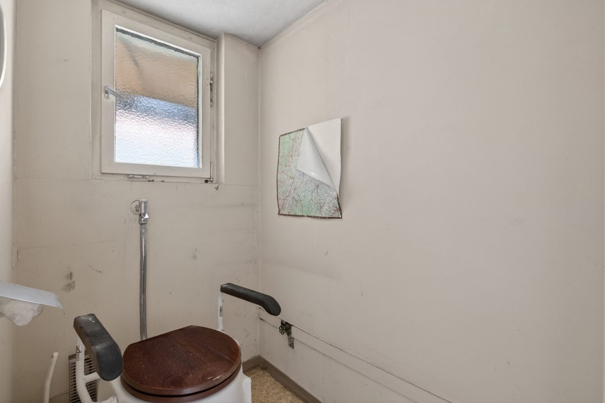 WC Immobilienangebot - Linkenheim-Hochstetten / Hochstetten - Wohnen & Anlage - Projektimmobilie mit Zukunft: Entkerntes Einfamilienhaus mit großem Grundstück und Bauvoranfrage!