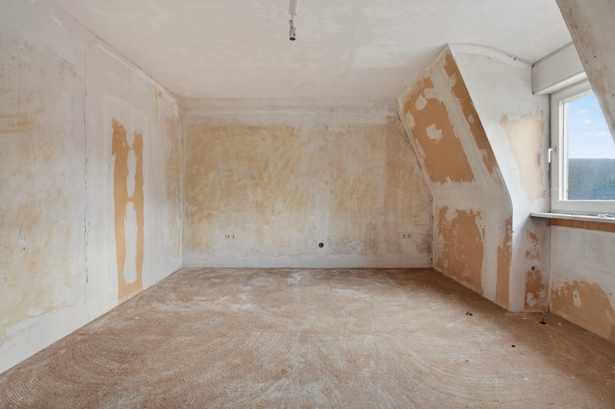 Zimmer Immobilienangebot - Linkenheim-Hochstetten / Hochstetten - Wohnen & Anlage - Projektimmobilie mit Zukunft: Entkerntes Einfamilienhaus mit großem Grundstück und Bauvoranfrage!