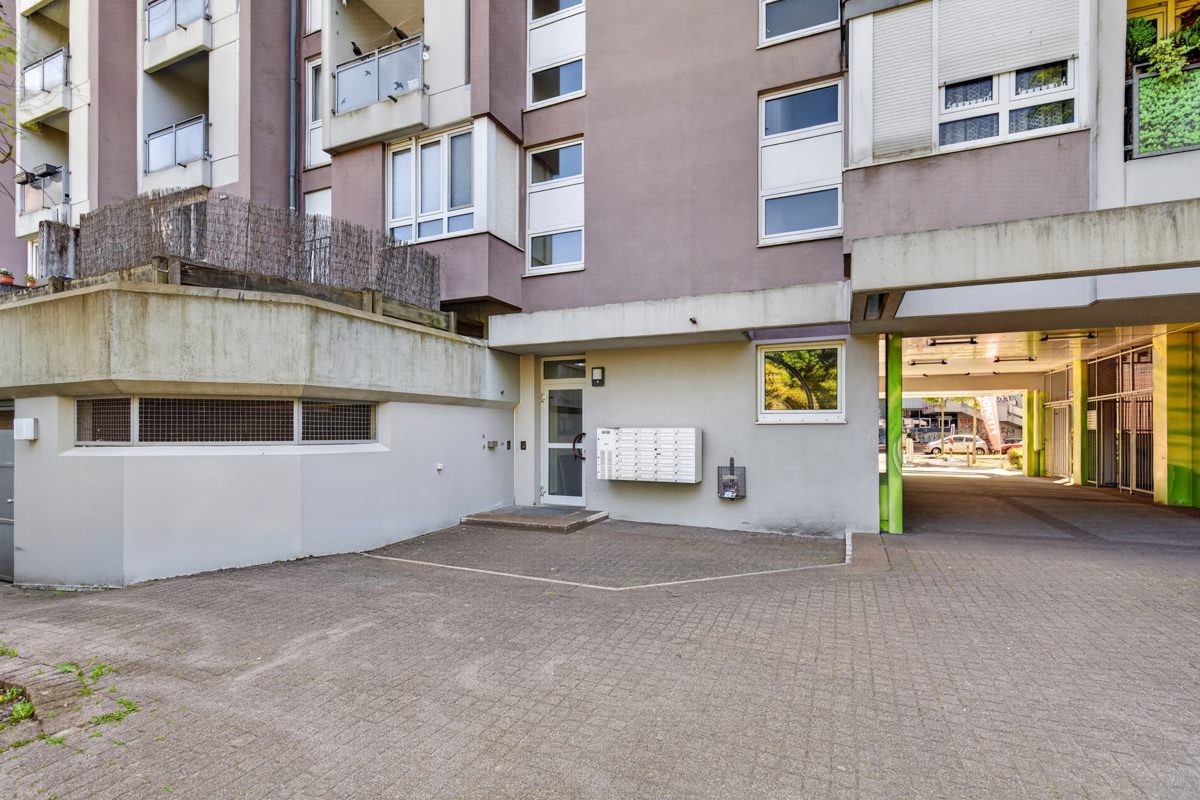 Immobilienangebot - Karlsruhe - Wohnungen - Kompakte 1-Zimmer-Wohnung mit Balkon, TG-Stellplatz und Sanierungspotenzial