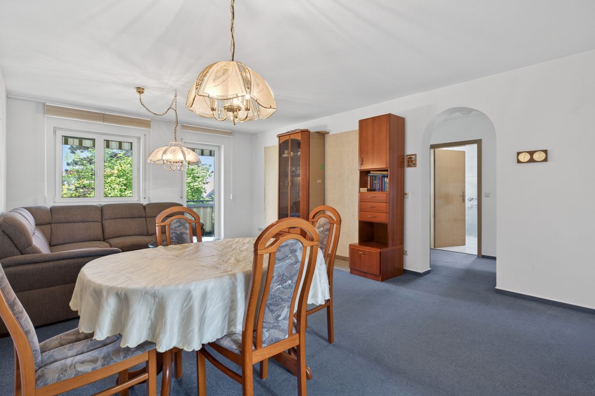 großzügiges Wohnzimmer Immobilienangebot - Rheinstetten / Mörsch - Wohnungen - Seltene Gelegenheit! Bezugsfreie 3-Zimmer-Wohnung in Rheinstetten