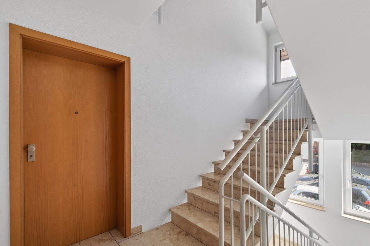 gepflegtes Treppenhaus Immobilienangebot - Rheinstetten / Mörsch - Wohnungen - Seltene Gelegenheit! Bezugsfreie 3-Zimmer-Wohnung in Rheinstetten