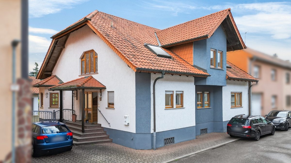 Immobilienangebot - Oberhausen-Rheinhausen / Oberhausen - Wohnen & Anlage - Familientraum mit großem Garten - viel Platz für Ihre Kinder & Ihre Ideen