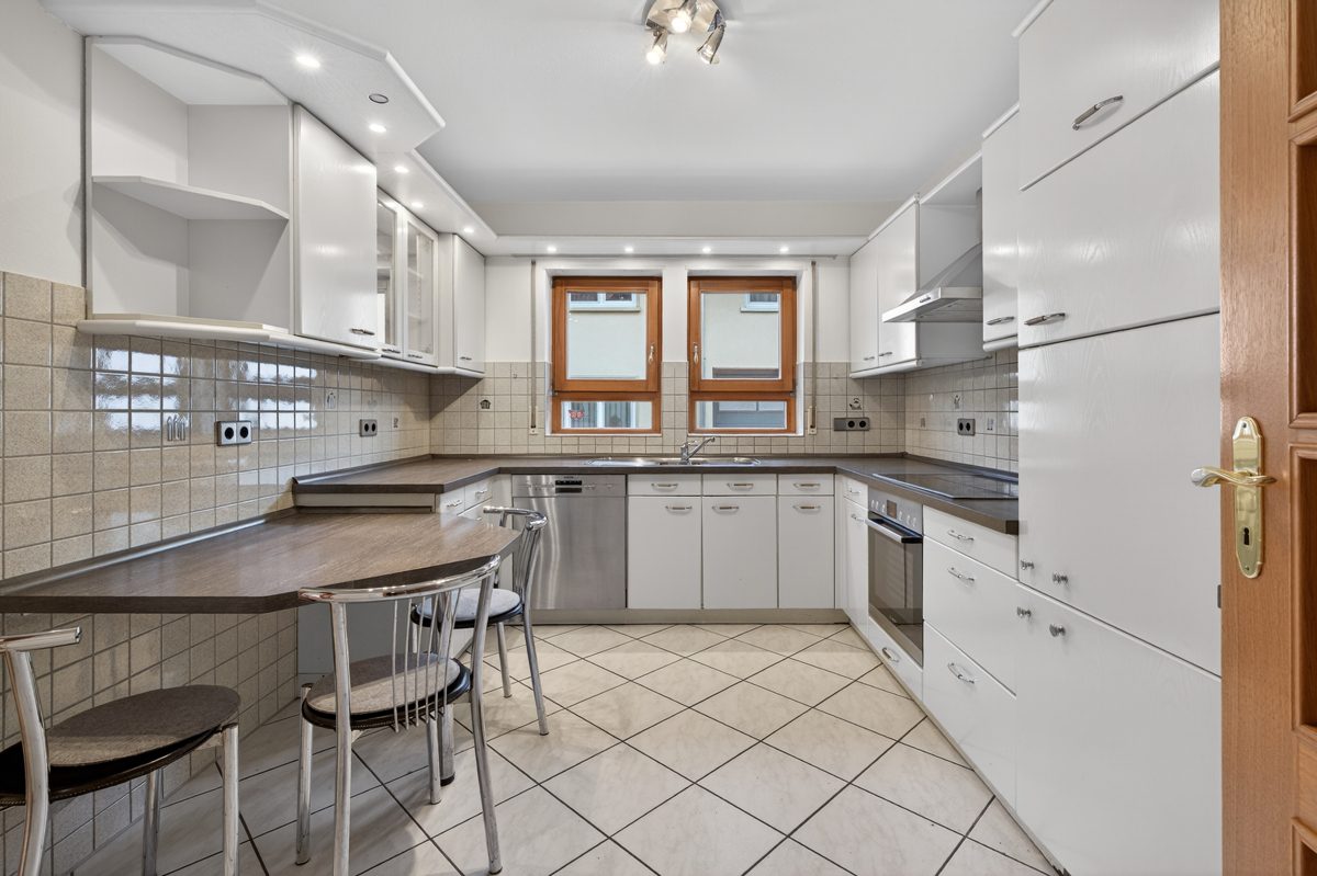 Immobilienangebot - Oberhausen-Rheinhausen / Oberhausen - Wohnen & Anlage - Familientraum mit großem Garten - viel Platz für Ihre Kinder & Ihre Ideen