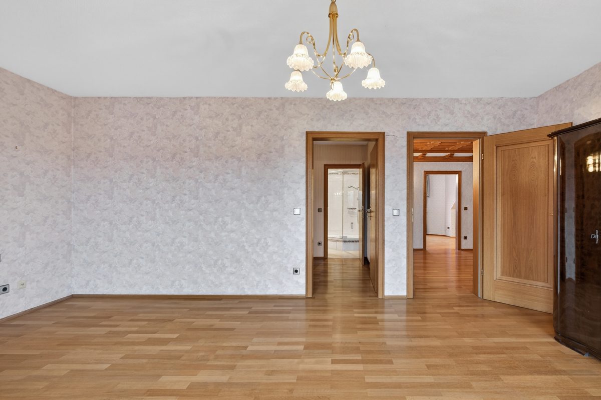 Immobilienangebot - Oberhausen-Rheinhausen / Oberhausen - Wohnen & Anlage - Familientraum mit großem Garten - viel Platz für Ihre Kinder & Ihre Ideen