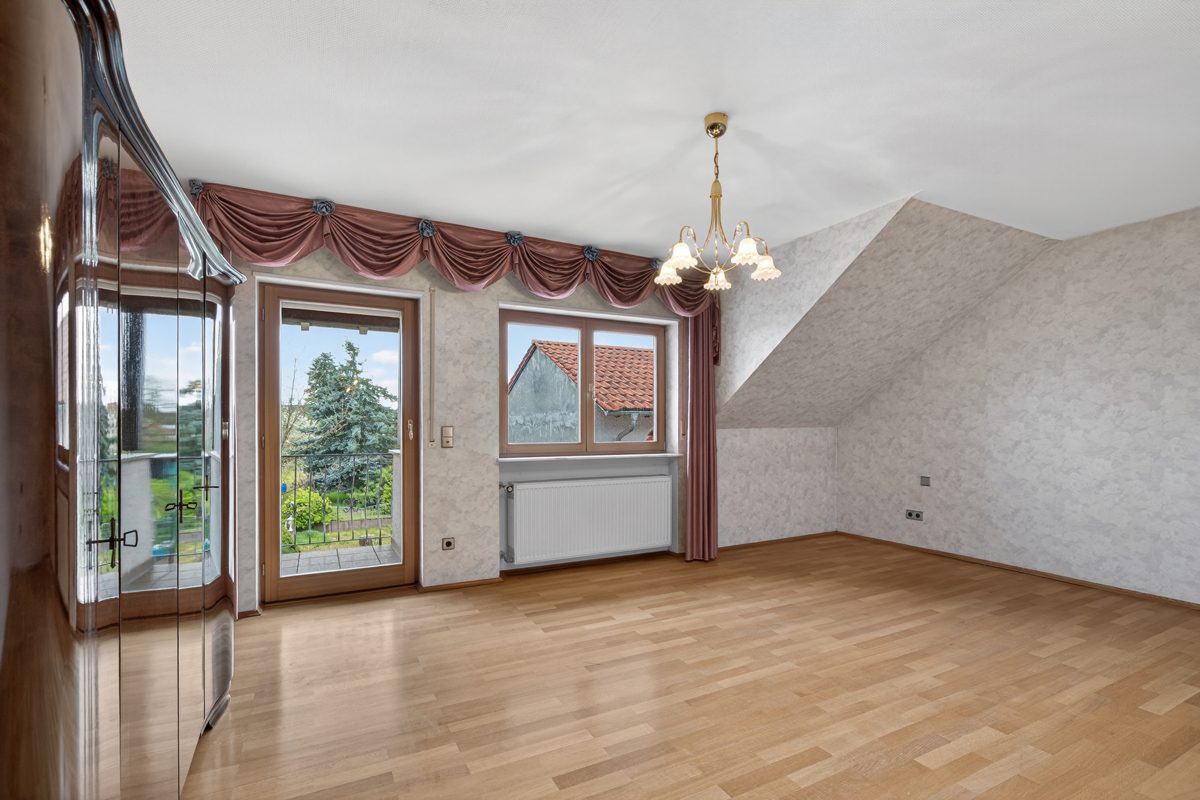 Immobilienangebot - Oberhausen-Rheinhausen / Oberhausen - Wohnen & Anlage - Familientraum mit großem Garten - viel Platz für Ihre Kinder & Ihre Ideen