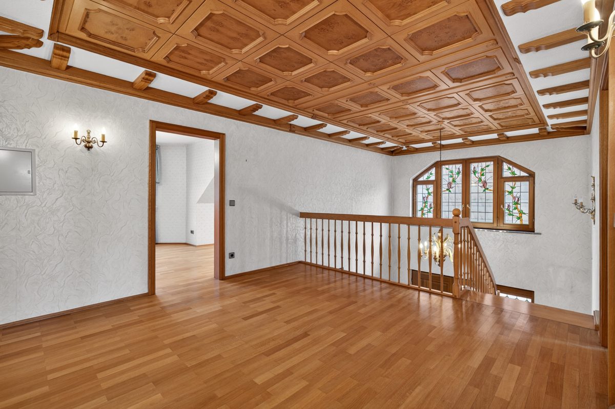 Immobilienangebot - Oberhausen-Rheinhausen / Oberhausen - Wohnen & Anlage - Familientraum mit großem Garten - viel Platz für Ihre Kinder & Ihre Ideen
