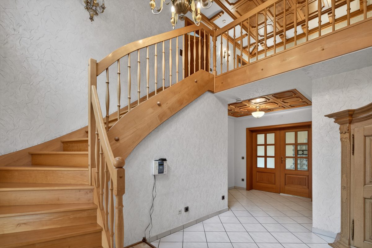 Immobilienangebot - Oberhausen-Rheinhausen / Oberhausen - Wohnen & Anlage - Familientraum mit großem Garten - viel Platz für Ihre Kinder & Ihre Ideen