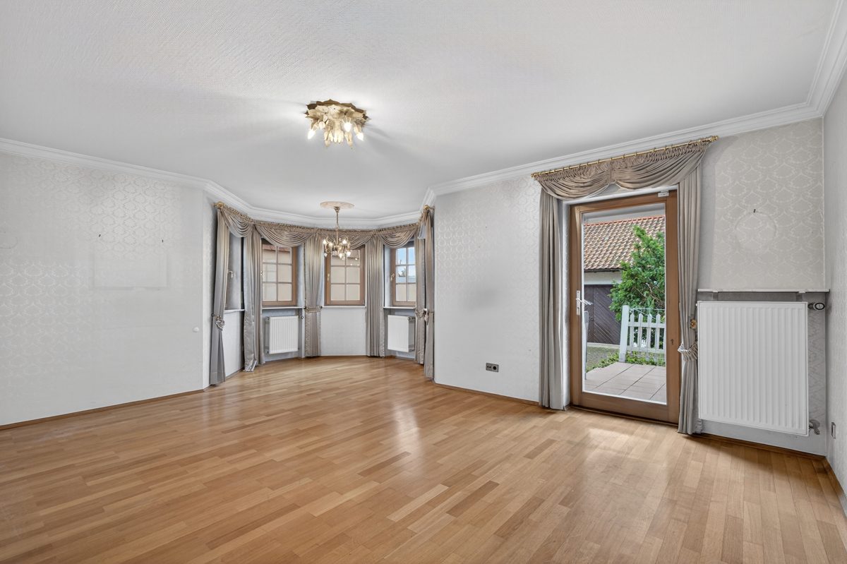 Immobilienangebot - Oberhausen-Rheinhausen / Oberhausen - Wohnen & Anlage - Familientraum mit großem Garten - viel Platz für Ihre Kinder & Ihre Ideen