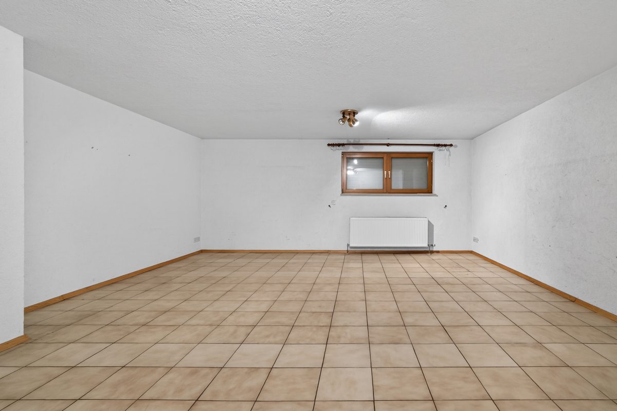 Immobilienangebot - Oberhausen-Rheinhausen / Oberhausen - Wohnen & Anlage - Familientraum mit großem Garten - viel Platz für Ihre Kinder & Ihre Ideen