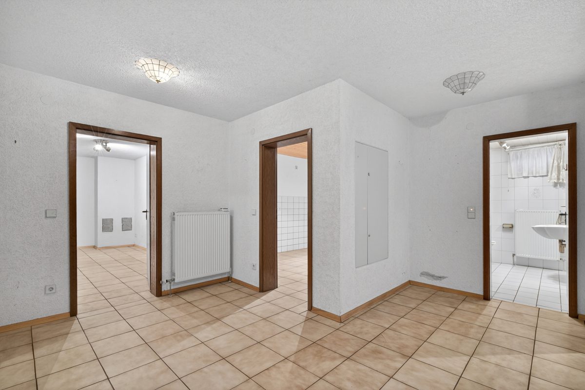 Immobilienangebot - Oberhausen-Rheinhausen / Oberhausen - Wohnen & Anlage - Familientraum mit großem Garten - viel Platz für Ihre Kinder & Ihre Ideen