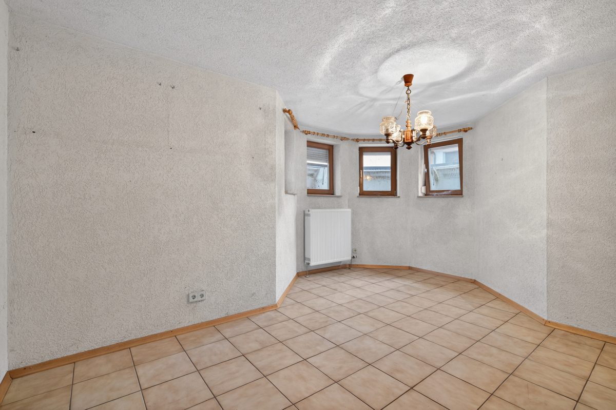 Immobilienangebot - Oberhausen-Rheinhausen / Oberhausen - Wohnen & Anlage - Familientraum mit großem Garten - viel Platz für Ihre Kinder & Ihre Ideen