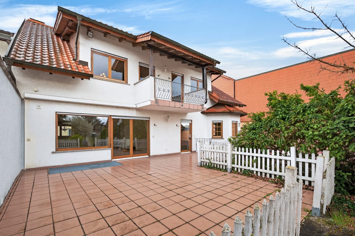 Immobilienangebot - Oberhausen-Rheinhausen / Oberhausen - Wohnen & Anlage - Familientraum mit großem Garten - viel Platz für Ihre Kinder & Ihre Ideen