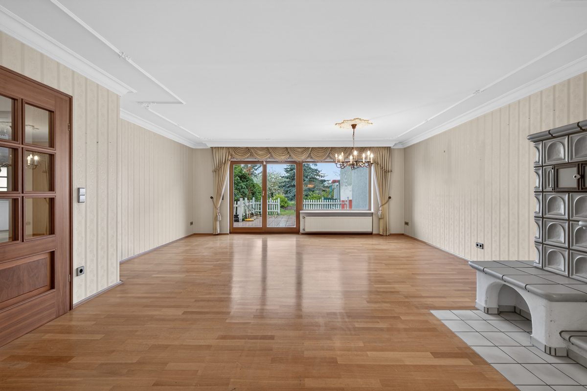Immobilienangebot - Oberhausen-Rheinhausen / Oberhausen - Wohnen & Anlage - Familientraum mit großem Garten - viel Platz für Ihre Kinder & Ihre Ideen