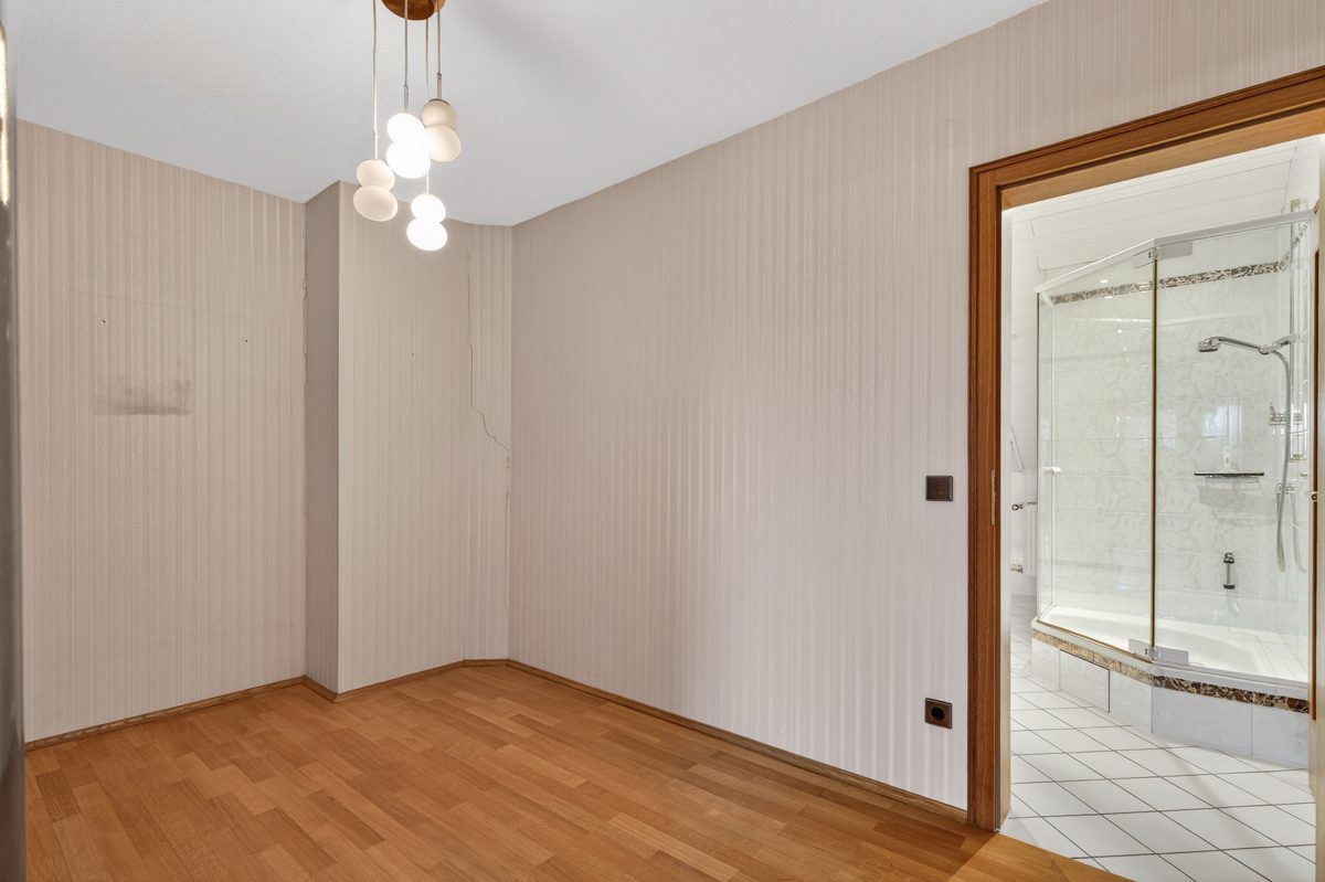 Immobilienangebot - Oberhausen-Rheinhausen / Oberhausen - Wohnen & Anlage - Familientraum mit großem Garten - viel Platz für Ihre Kinder & Ihre Ideen