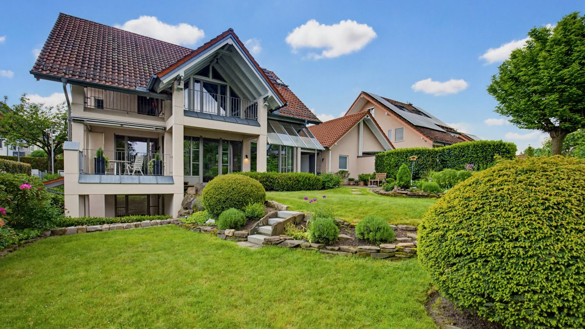 Immobilienangebot - Karlsruhe / Grünwettersbach - Wohnen & Anlage - Wohnen mit Herz & Charakter-Lichtverwöhntes Familienidyll mit Einliegerwohnung & traumhaften Garten
