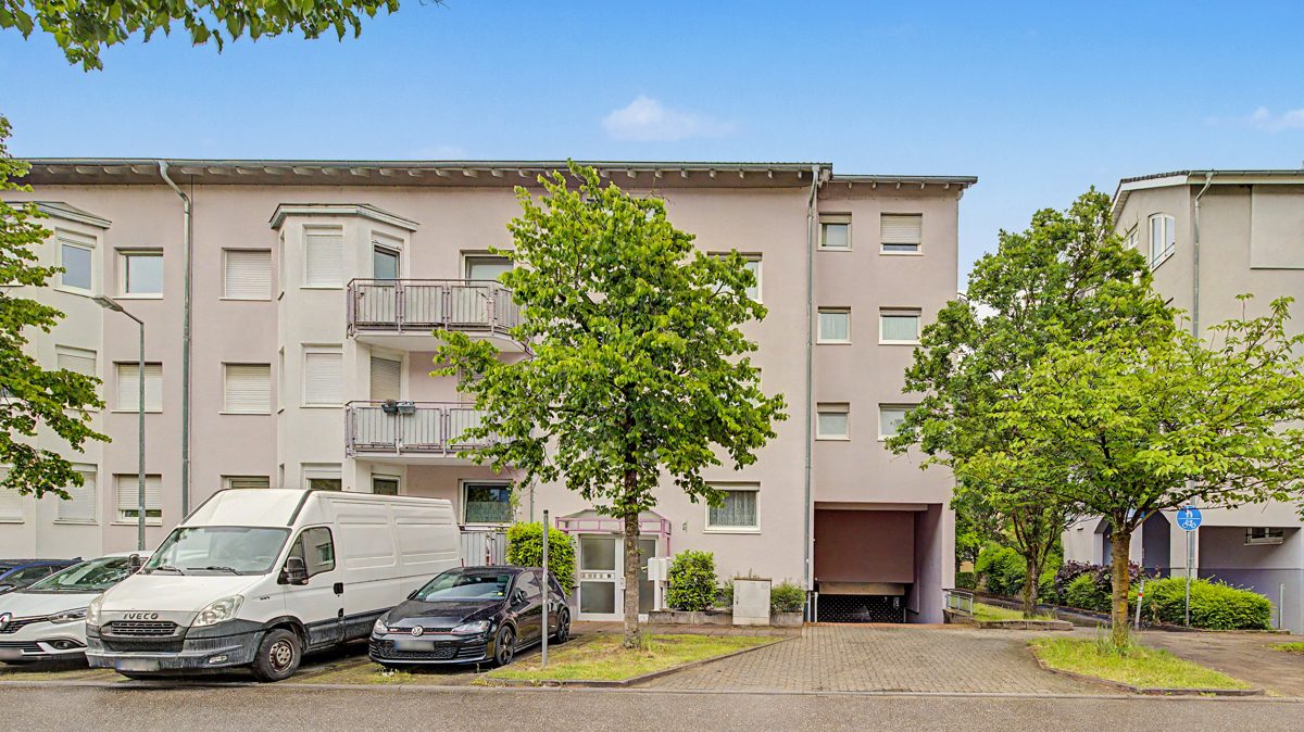 Immobilienangebot - Karlsruhe / Oberreut - Wohnungen - Vermietete 2-Zimmer-Erdgeschosswohnung mit Terrasse und Tiefgaragenstellplatz in Karlsruhe-Oberreut