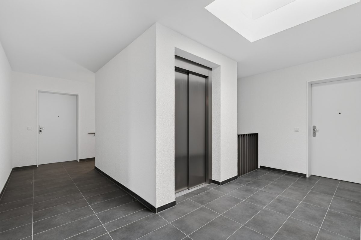 Treppenhaus Immobilienangebot - Karlsruhe / Waldstadt - Wohnungen - Wohnen ganz oben! Bezugsfreie 2-Zimmer-Neubauwohnung mit Ausblick