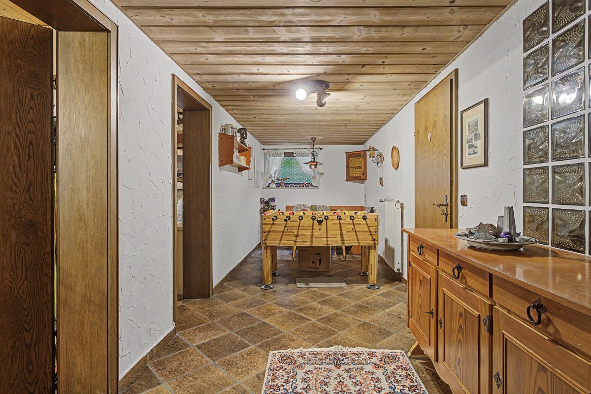 Flur im Untergeschoss Immobilienangebot - Philippsburg - Wohnen & Anlage - Charmantes Familienhaus mit Garten, Kaminzimmer und viel Platz zum Wohlfühlen