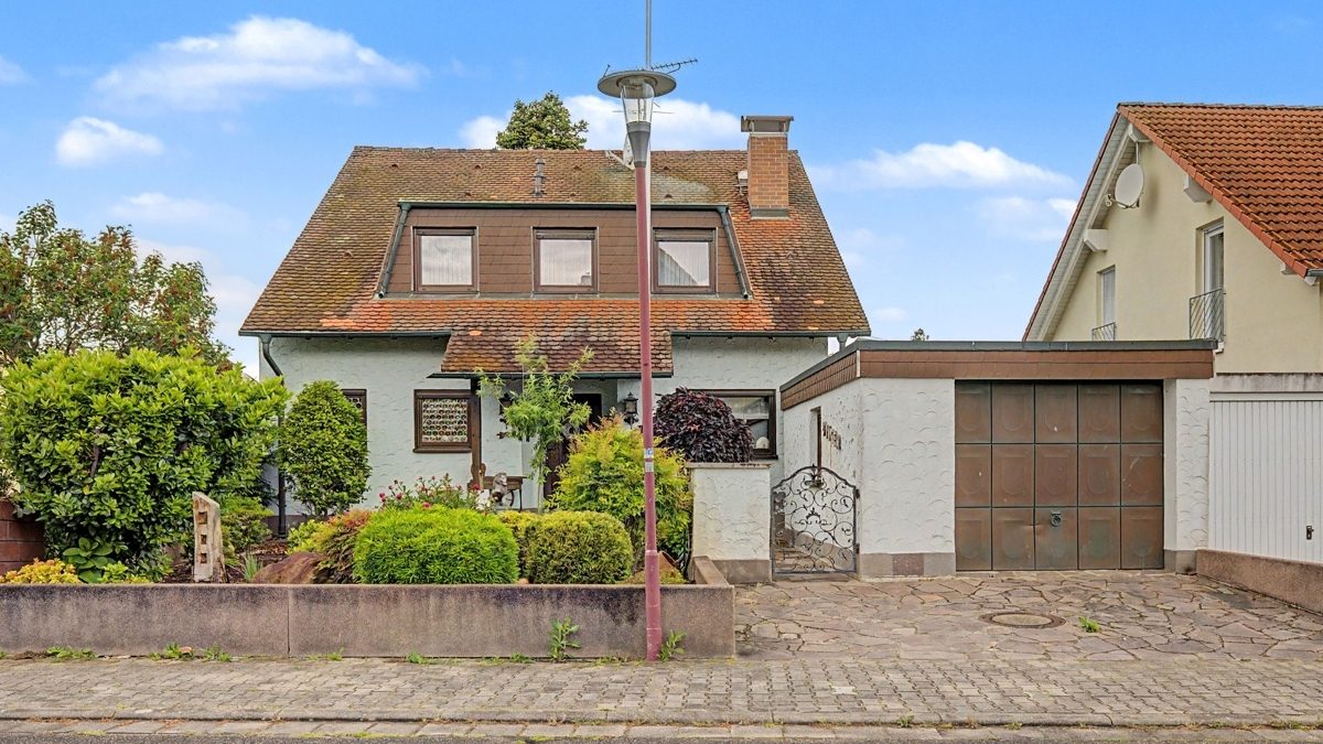 Immobilienangebot - Philippsburg - Wohnen & Anlage - Charmantes Familienhaus mit Garten, Kaminzimmer und viel Platz zum Wohlfühlen