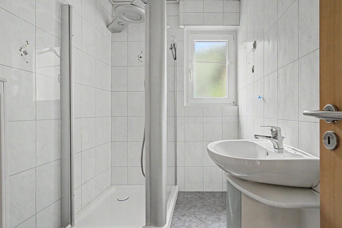 Tageslichtbadezimmer Immobilienangebot - Oberhausen-Rheinhausen / Rheinhausen - Wohnen & Anlage - Ein Haus, viele Möglichkeiten – wohnen, vermieten oder beides verbinden