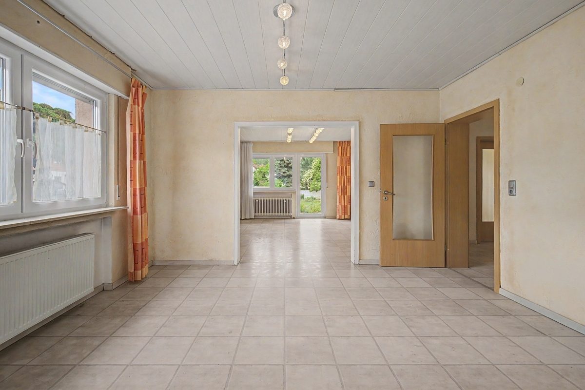 offener Wohn- / Essbereich Immobilienangebot - Oberhausen-Rheinhausen / Rheinhausen - Wohnen & Anlage - Ein Haus, viele Möglichkeiten – wohnen, vermieten oder beides verbinden