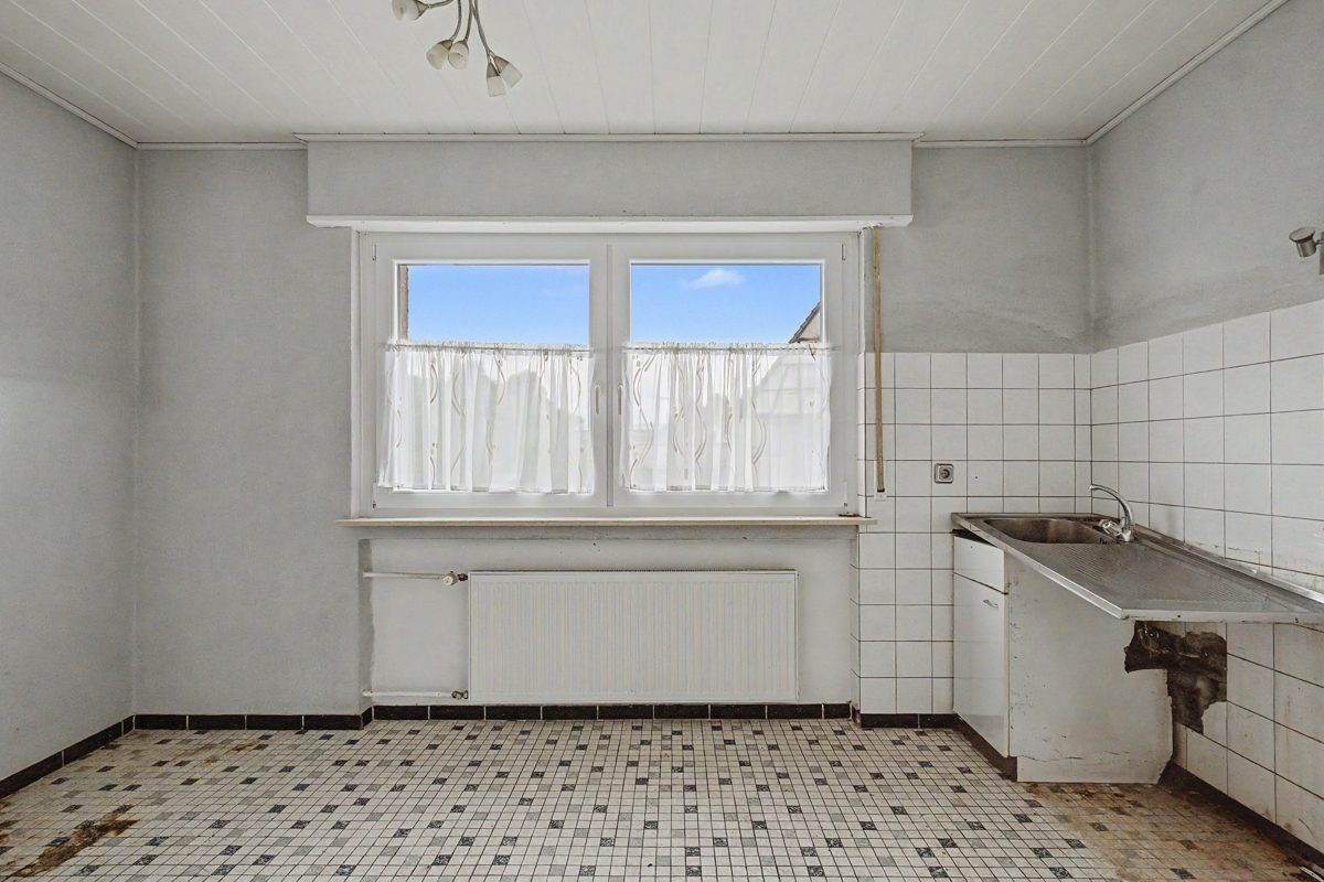 Küche Immobilienangebot - Oberhausen-Rheinhausen / Rheinhausen - Wohnen & Anlage - Ein Haus, viele Möglichkeiten – wohnen, vermieten oder beides verbinden