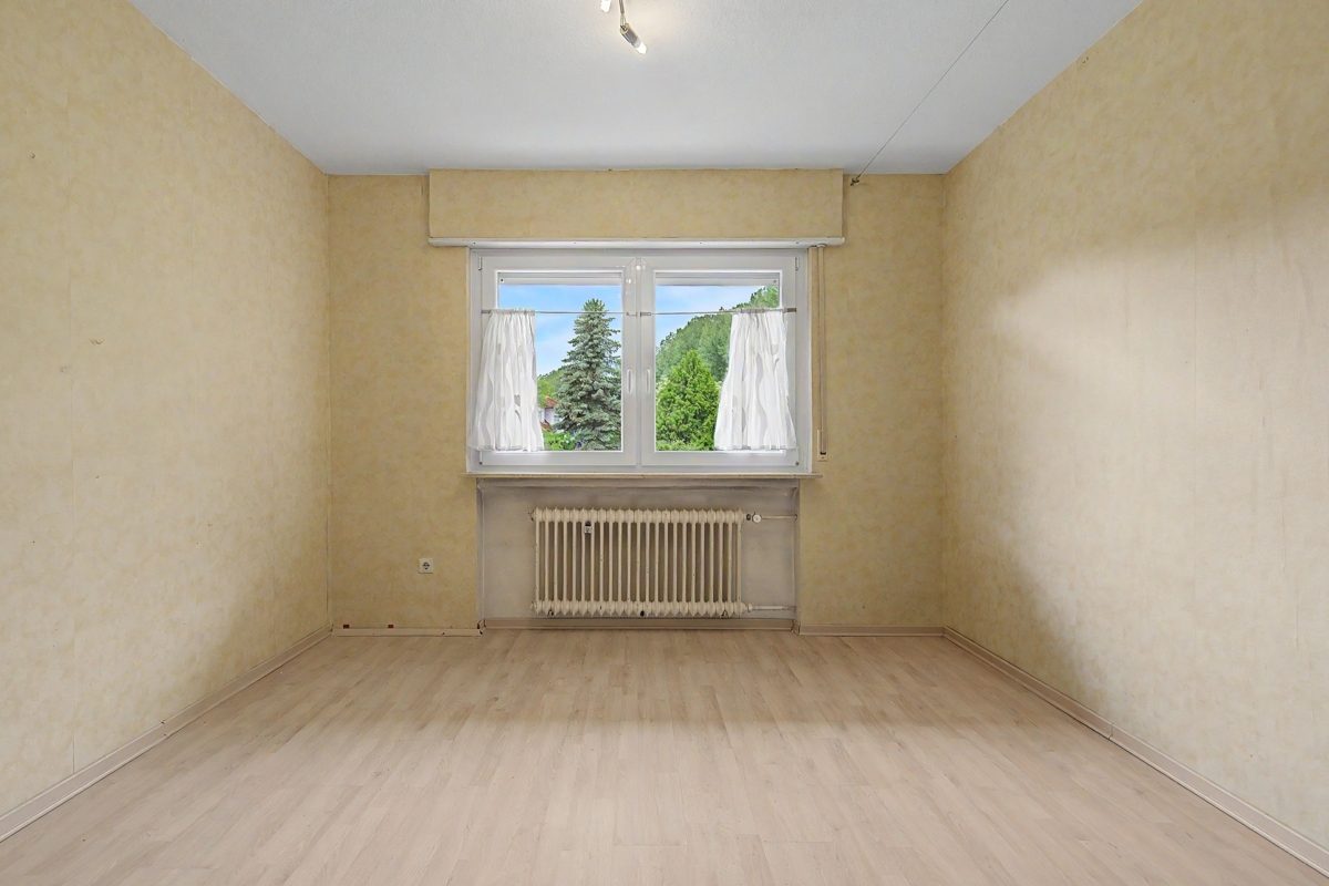 Zimmer 2 Immobilienangebot - Oberhausen-Rheinhausen / Rheinhausen - Wohnen & Anlage - Ein Haus, viele Möglichkeiten – wohnen, vermieten oder beides verbinden