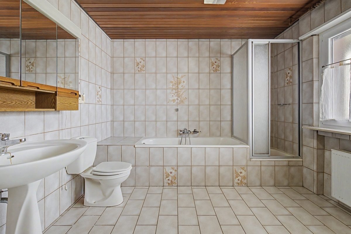 OG Tageslichtbadezimmer Immobilienangebot - Oberhausen-Rheinhausen / Rheinhausen - Wohnen & Anlage - Ein Haus, viele Möglichkeiten – wohnen, vermieten oder beides verbinden