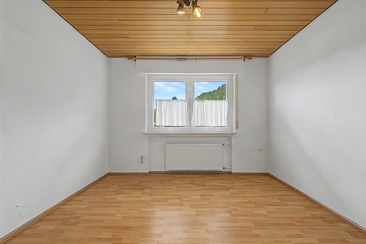 OG Zimmer 2 Immobilienangebot - Oberhausen-Rheinhausen / Rheinhausen - Wohnen & Anlage - Ein Haus, viele Möglichkeiten – wohnen, vermieten oder beides verbinden