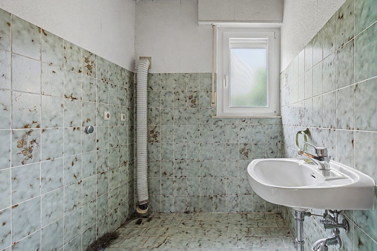 OG Waschraum Immobilienangebot - Oberhausen-Rheinhausen / Rheinhausen - Wohnen & Anlage - Ein Haus, viele Möglichkeiten – wohnen, vermieten oder beides verbinden