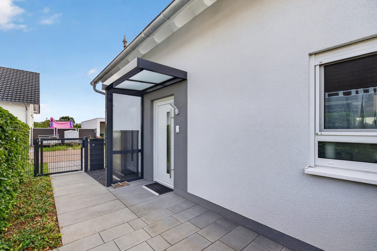 Eingangsbereich Immobilienangebot - Erlenbach bei Kandel - Wohnen & Anlage - Modernes Familienzuhause in Top-Zustand – einziehen, wohlfühlen und das Leben genießen