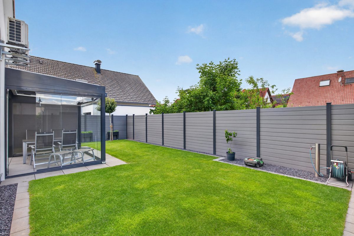 seitlicher Gartenbereich Immobilienangebot - Erlenbach bei Kandel - Wohnen & Anlage - Modernes Familienzuhause in Top-Zustand – einziehen, wohlfühlen und das Leben genießen