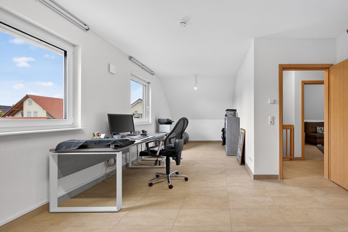 DG Zimmer 1 Immobilienangebot - Erlenbach bei Kandel - Wohnen & Anlage - Modernes Familienzuhause in Top-Zustand – einziehen, wohlfühlen und das Leben genießen