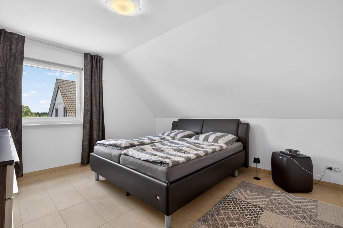 DG Zimmer 2 Immobilienangebot - Erlenbach bei Kandel - Wohnen & Anlage - Modernes Familienzuhause in Top-Zustand – einziehen, wohlfühlen und das Leben genießen