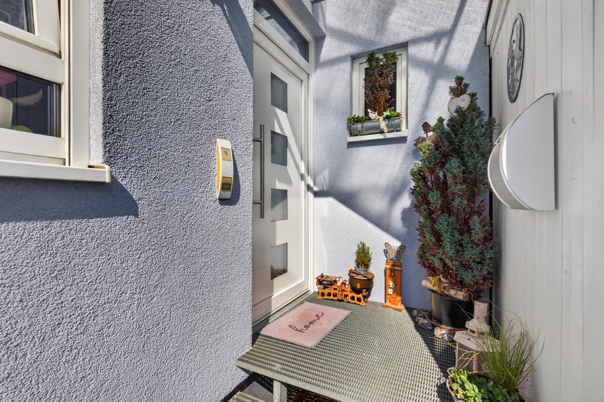 Haustür Immobilienangebot - Durmersheim - Wohnen & Anlage - Attraktives Reihenmittelhaus mit optimaler Raumaufteilung und guter Infrastruktur!