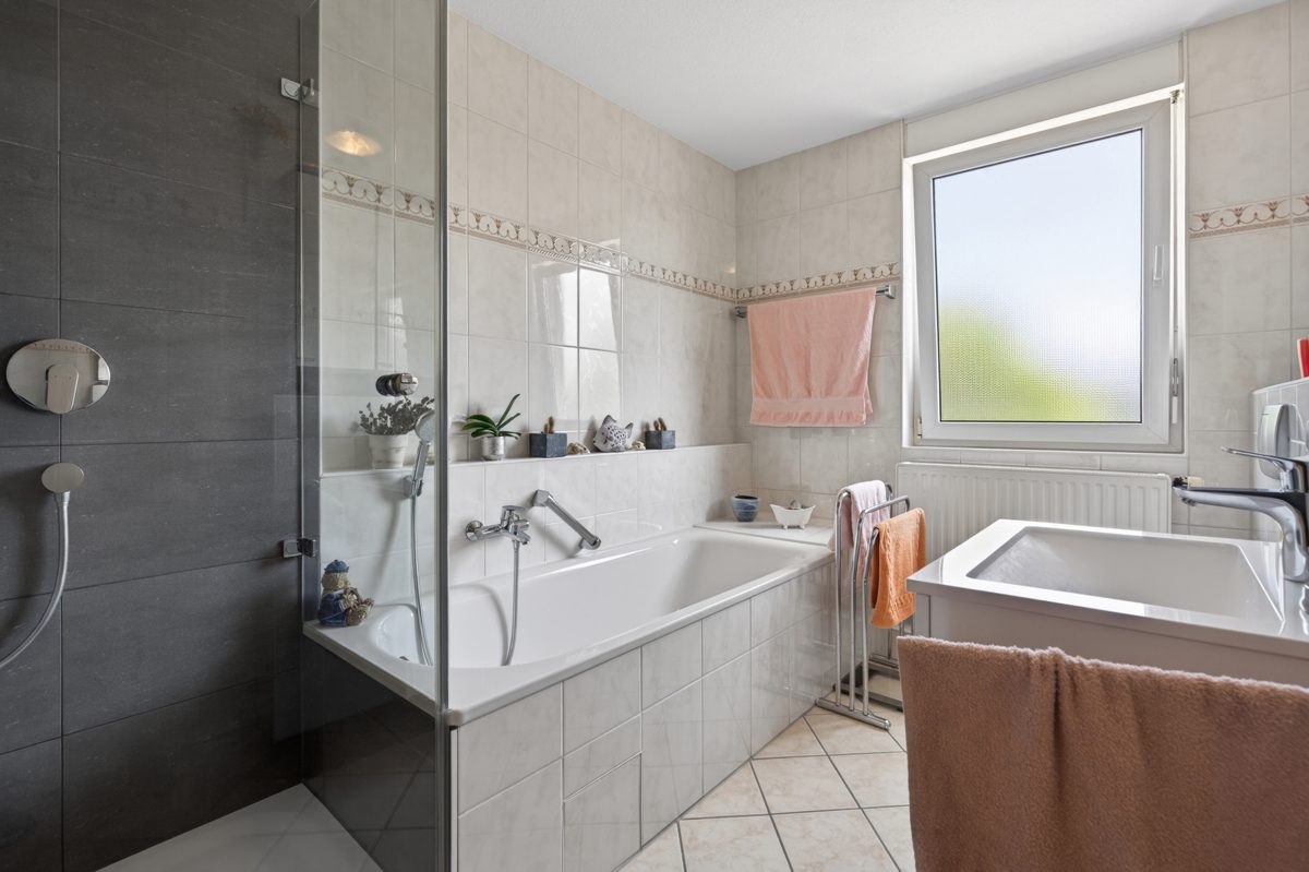 Badezimmer Immobilienangebot - Durmersheim - Wohnen & Anlage - Attraktives Reihenmittelhaus mit optimaler Raumaufteilung und guter Infrastruktur!